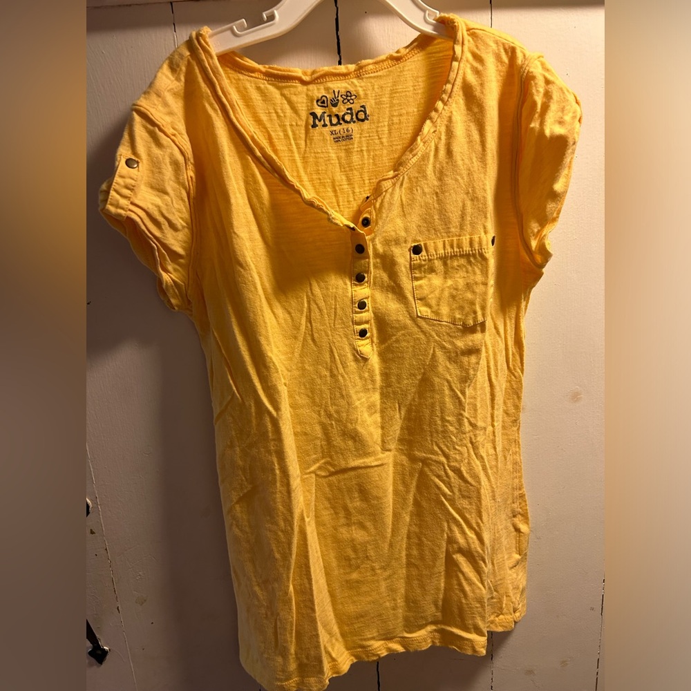 Mudd Junior’s Sunny Yellow Short Sleeve Tee